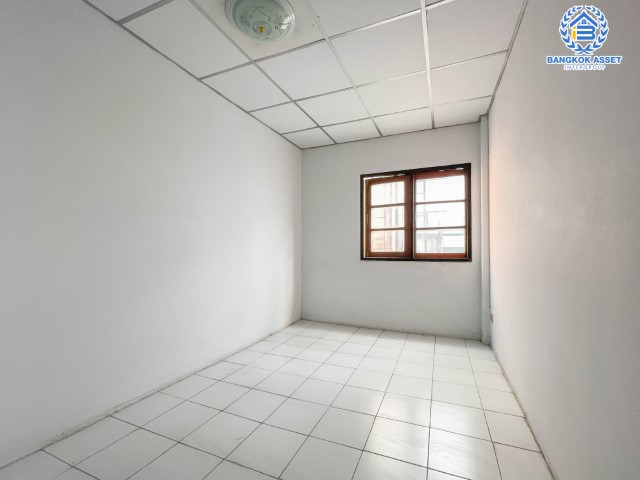 *****ทาวน์โฮมมือสองย่านนนทบุรี ม.ชุมชนวัดสำโรง บางกรวย-ไทรน้อย เนื้อที่กว้างขวางถึง 23.4 ตร.ว. ฟังก์ชัน 3 ห้องนอน 3 ห้องน้ำ 1 ที่จอดรถ บ้านทำเลดี เพียง 10 นาทีก็ถึงรถไฟฟ้าสายสีแดง "สถานีบางบำหรุ" ราคาถูดที่สุดในโครงการ! ห้ามพลาด!